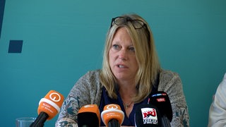 Die Politikerin Maike Schaefer bei einer Pressekonferenz.