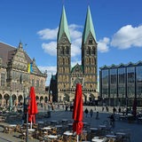 Ein Blick auf den Bremer Marktplatz, zu sehen sind Rathaus, Dom und Bürgerschaft.