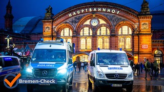 Einsatzfahrzeuge stehen vor dem Bremer Hauptbahnhof.