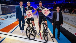 Theo Reinhardt und Roger Kluge werden bei den Sixdays geehrt.