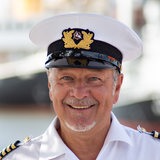 Porträt eines Kapitäns an der Kaje in Bremerhaven