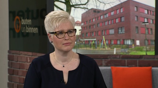 Die Rechtsmedizinerin Saskia Etzold im Studio vonbuten un binnen