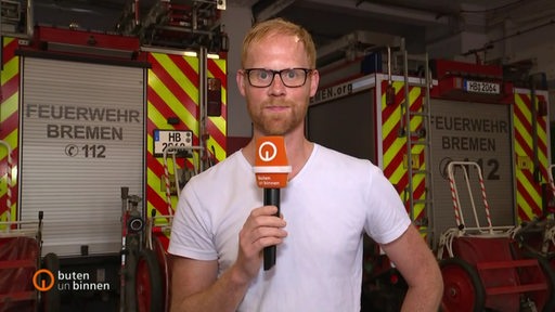 Jan Meyer-Wendte in einer Schalte mit der Feuerwehr.