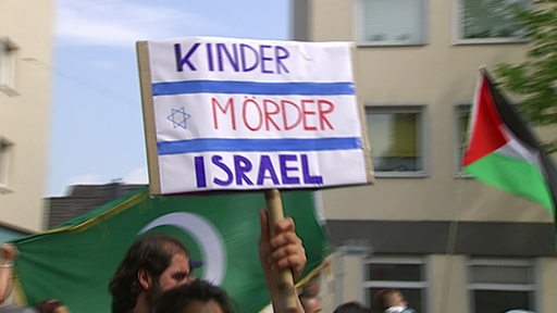 Zu sehen ist ein Israel kritisches Schild.