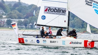 Gedrückte Stimmung bei der Crew des Wassersportvereins Hemelingen beim Bundesliga-Rennen auf der Kieler Förde.