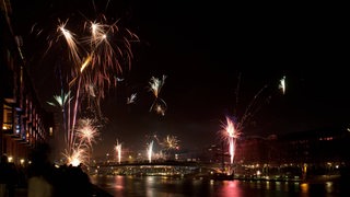 Silvesterfeuerwerk über der Teerhofbrücke in Bremen