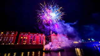 Feuerwerk über der Schlachte in Bremen