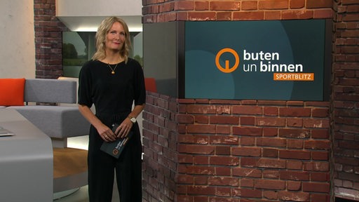 Sportblitz Moderatorin Janna Betten im buten un binnen Studio. 