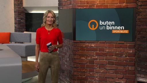 Moderatorin Janna Betten im buten un binnen Studio. 