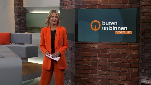 Sportblitz Moderatorin Janna Betten im buten un binnen Studio. 