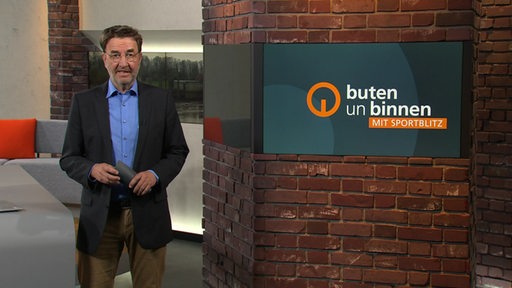 Der Moderator Jan-Dirk Bruns im Stuio von buten un binnen.