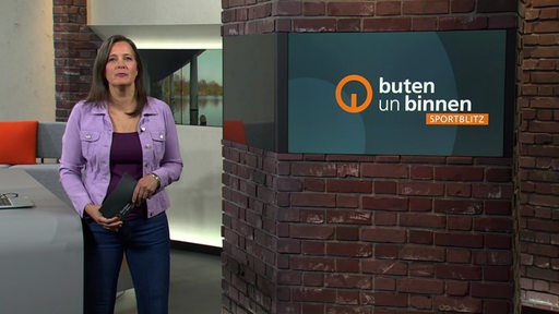 Die Moderatorin Pascale Ciesla im Studio von buten un binnen.