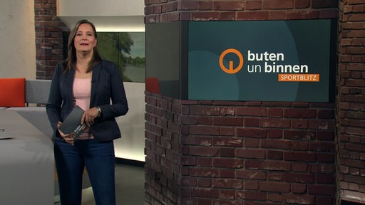 Die Moderatorin Pascale Ciesla im Studio von buten un binnen.