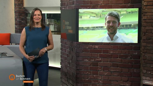 Moderatorin Pascale Ciesla im Sportblitz Studio von buten un binnen.