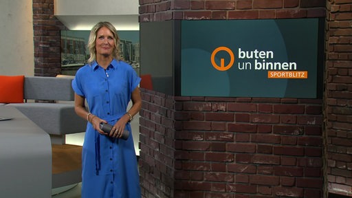 Die Moderatorin Janna Betten im Sportblitz-Studio von buten un binnen.