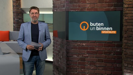 Sportblitz Moderator Jan Dirk Bruns im Studio von buten un binnen