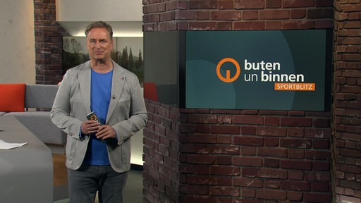 Moderator Stephan Schiffner im Sportblitz Studio von buten un binnen