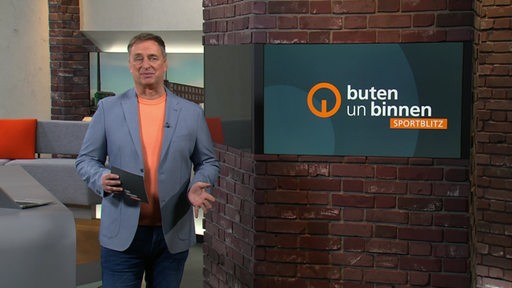 Sportblitz Moderator Stephan Schiffner im Studio von buten un binnen