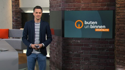 Moderator Yannik Lowin im Sportblitz Studio von buten un binnen