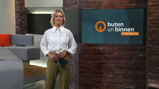 Moderatorin Janna Betten im Sportblitz Studio von buten un binnen