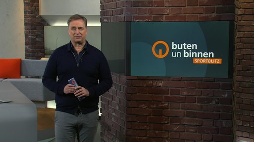 Sportblitz Moderator Stephan Schiffner im Studio von buten un binnen.