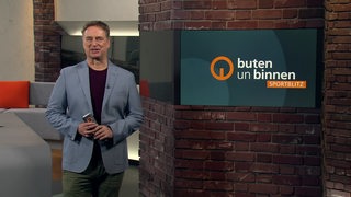 Sportblitz Moderator Stephan Schiffner im Studio von buten un binnen.