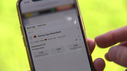 Ein Handy aquf dem eine Sportwetten App geöffnet ist.