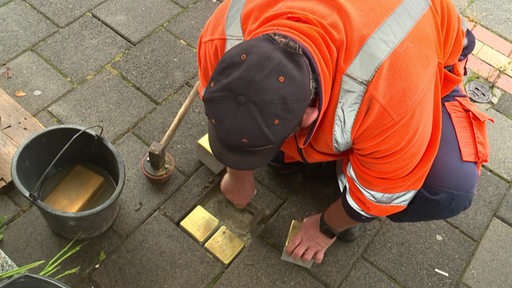 Neue Stolpersteine werden in der Stadt Bremerhaven verlegt.