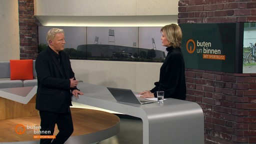 Professor Christian Palentien und Moderatorin Kerstin Rademacher im Studio von buten un binnen