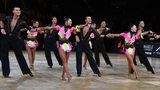 Die Lateinformation aus Bietigheim bei einer Pose ihrer Choreografie "Heart and Soul" bei der Tanz-DM in Ludwigsburg.