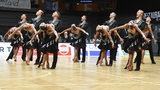 Die Lateinformation des Bremer Grün-Gold-Clubs bei einer Pose ihrer Choreografie "Freedom and Peace" bei der WM in Wien.