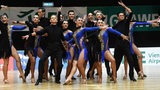 Die niederländische Lateinformation Double V bei einer Pose ihrer Choreografie "Galvanize" bei der WM in Wien.