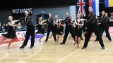 Die österreichische Lateinformation des HSV Zwölfaxing bei einer Pose ihrer Choreografie "Momentum" bei der WM in Wien.