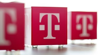 Das Telekom-Logo auf Würfeln