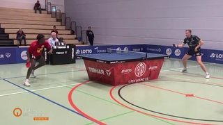 Werders Tischtennis-Profi Mattias Falck beim Matchball im Pokal gegen einen Spieler von Mainz 05.