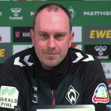 Werder Bremens Trainer Ole Werner in einer Pressekonferenz.