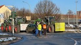 Trecker blockieren die Stresemannstraße in Bremerhaven