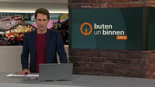 Moderator Janos Kereszti im Studio von buten un binnen