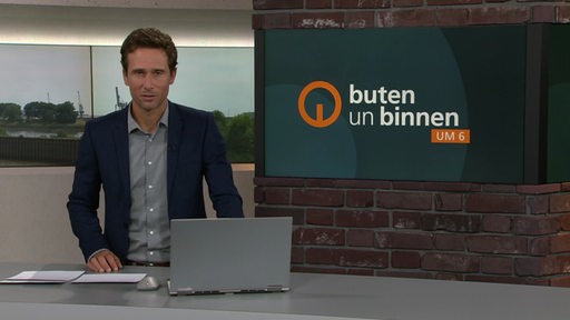 János Kereszti im Studio von buten un binnen.