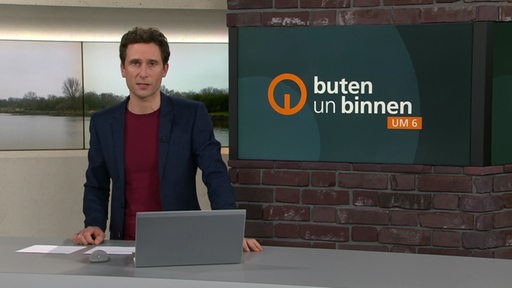 Moderator Janos Kereszti im buten un binnen Studio. 