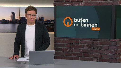 Moderator Felix Krömer im buten un binnen Studio. 