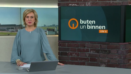 Die Moderatorin Kirsten Rademacher im Studio von buten un binnen