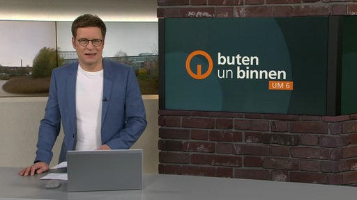 Moderator Felix Krömer im un sechs Studio 