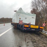 Verunfallter Schwertransport auf der A27