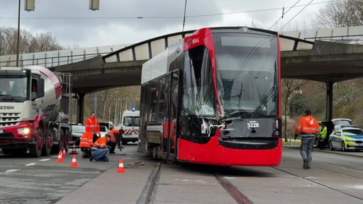 Ein Unfall mit einer Straßenbahn der BSAG in der Bremer Überseestadt. 