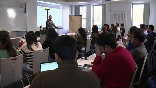 Im Global Management Seminar von Kai Havekost an der Hochschule Bremen sitzen Studierende aus sechs Nationen.