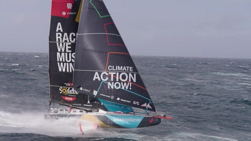 Der Einhandsegler Boris Herrmann bei der Vendee Globe im Südpolarmeer.