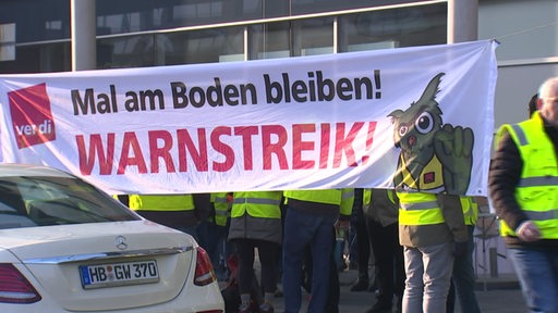 Banner mit der Aufschrift "Warnstreik!"