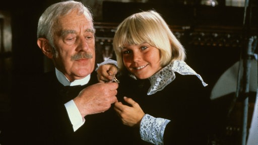 Filmszene aus "Der kleine Lord". (Alec Guiness mit Ricky Schroder)