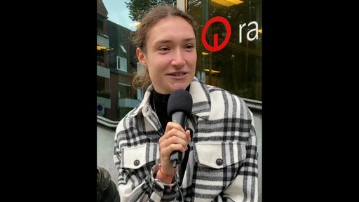 Werder-Spielerin Sophie Weidauer gibt buten un binnen ein Interview.